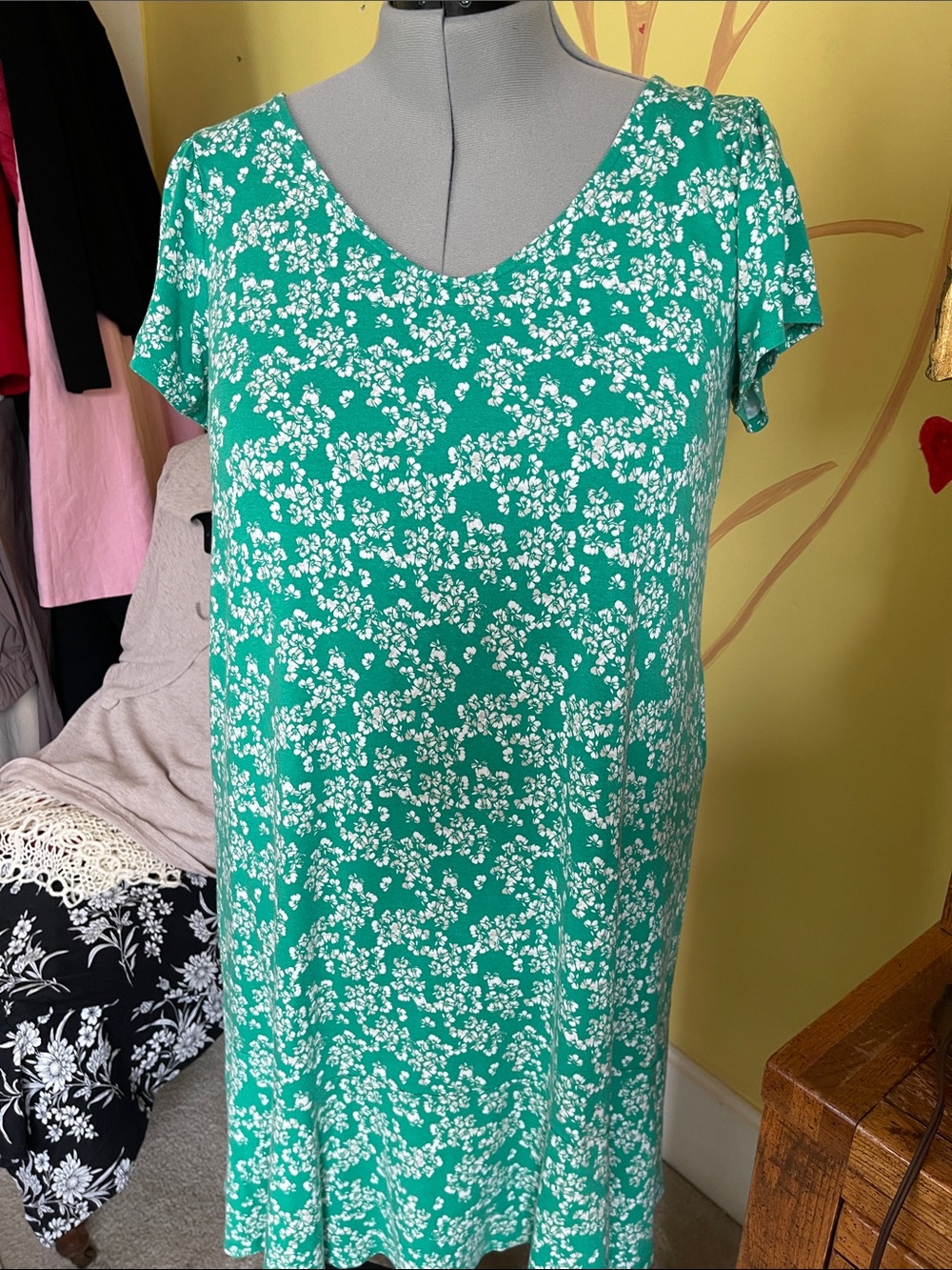 Rachel Zoe -Green Floral Short-Sleeve V-Neck Dress 1x